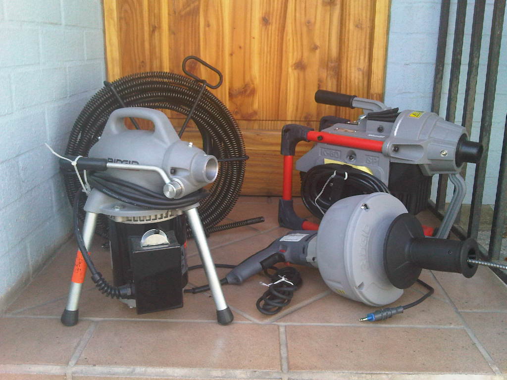 Telefonos 3098547 - 4965991.
